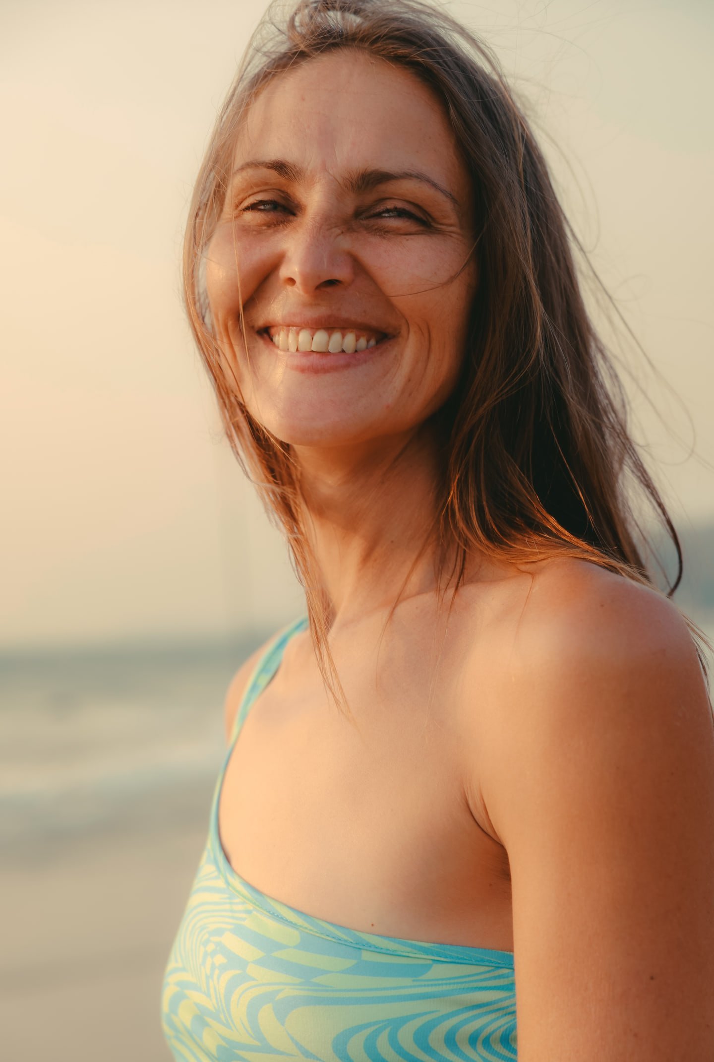 The model smiling over her shoulder in warm light, a portrait by Sachin Shetty